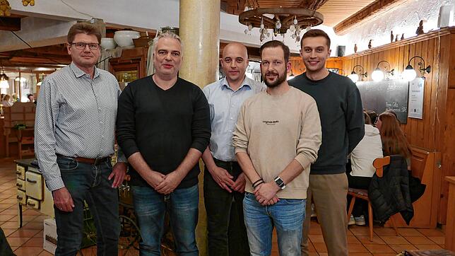 Mitglieder des Vorstands (von links): Peter Hatzing (Förderverein), Andreas Schneider, Benedikt Caspari, Johannes Jöchle und Daniel ...