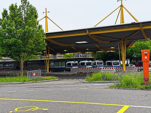 Einige Bundespolizei-Fahrzeuge, aber keine großen Kontrollen: Das ist am Donnerstagmorgen die Lage in Konstanz.