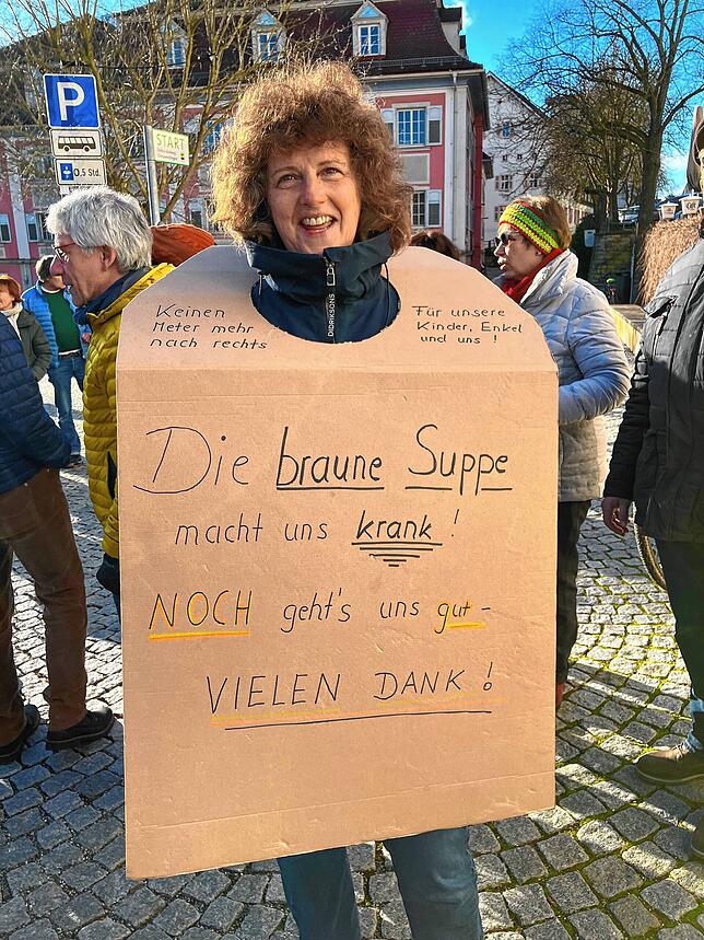 Zahlreiche Plakate hatten die Demo-Teilnehmer dabei.