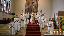 Erstkommunion feierten die Kinder aus Wutöschingen in zwei Gruppen in der Kirche St. Maria Magdalena, im Bild die Kinder vom Sonntag, ...