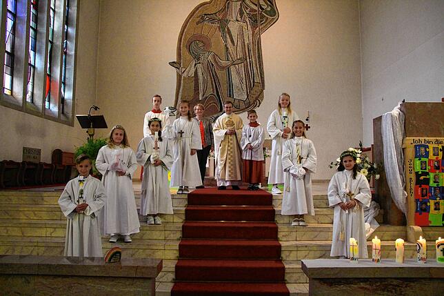 Erstkommunion feierten die Kinder aus Wutöschingen in zwei Gruppen in der Kirche St. Maria Magdalena, im Bild die Kinder vom Sonntag, ...