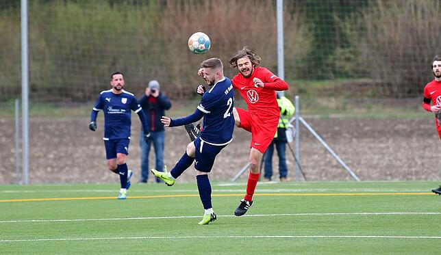 Bild 1: Städtische Derby-Rivalen spielen um den Einzug ins Pokalfinale