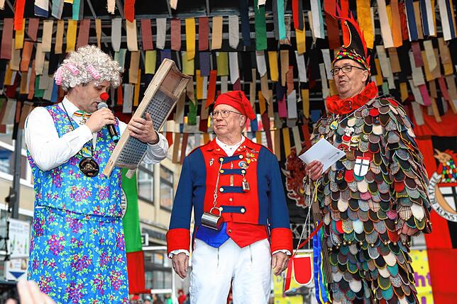 Bild 18: Straßenfasnacht 2025 in Konstanz: Narren erobern die Marktstätte – Die Highlights in Bildern!