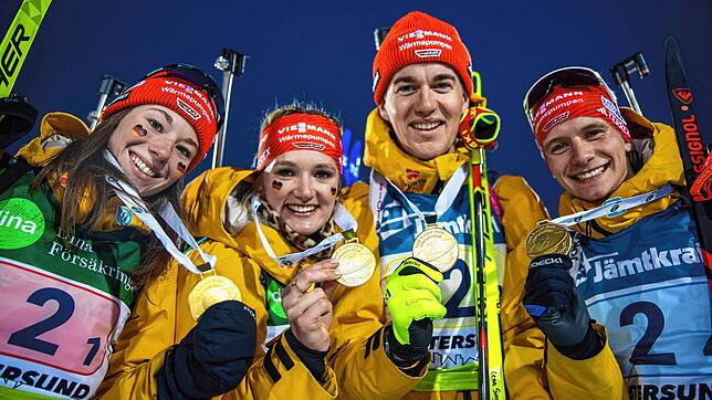 Junioren-Weltmeister: Fabian Kaskel (Zweiter von rechts) aus Bad Säckingen triumphierte bei der Biathlon-WM in Östersund (Schweden) mit ...
