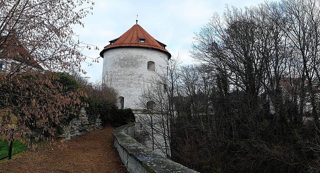 Der St. Johann-Turm ist der mächtigste erhaltene Wehrturm Badens.