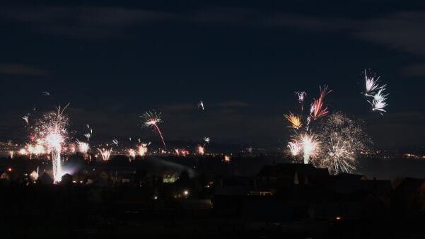 So, wie auf diesem Foto aus Efrizweiler wurde auch in Friedrichshafen das Neue Jahr empfangen.
