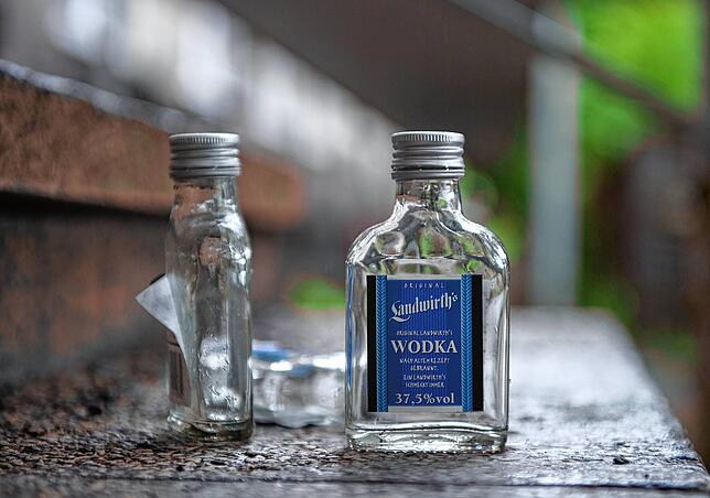 Alkohol soll gegen das Coronavirus helfen – ihn zu trinken empfiehlt sich aber nicht.