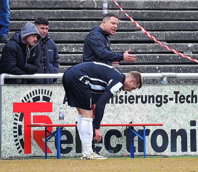 Steffen Breinllinger und Marcel Sökler im Gespräch bei der Partie gegen den FC 08 Homburg.
