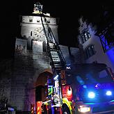Feuerwehreinsatz am Turm des Schnetztors in Konstanz: Am Abend des 7. Dezembers ist die Bodanstraße gesperrt.