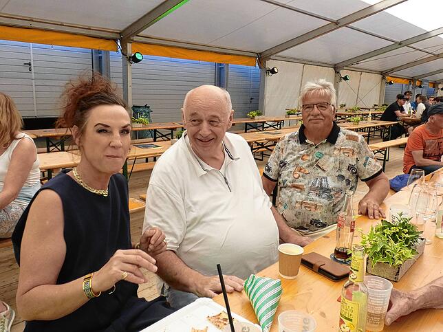 Bild 15: Bilder von der Jahrhundertparty im Festzelt mit Live-Acts und mega Stimmung