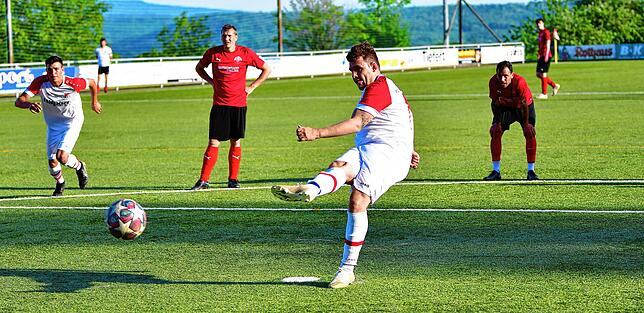Bild 10: FC RW Weilheim setzt sich mit 5:2 gegen den FC Hochrhein durch &ndash; und wir haben Bilder!