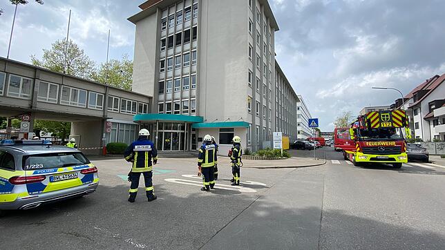 Die Feuerwehr war am Donnerstag mit sechs Fahrzeugen in die Bücklestraße ausgerückt