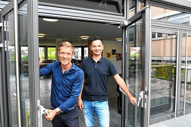 Schulleiter Martin Trinkner und sein Stellvertreter Matthias Zimmerlin (von links) von der Peter-Thumb-Schule in Hilzingen.