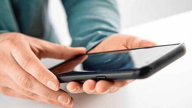 Alles in Ordnung? Bei dem Testlauf soll geprüft werden, ob Warnmeldungen über Handys und Smartphones an den Nutzer gelangen.