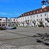 An Schatten ist auf den Konstanzer Plätzen &ndash; hier der Benediktinerplatz &ndash; mangelt es. Was will die Stadt tun, damit die ...