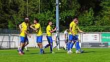 Der FC Singen jubelt nach dem 3:1-Erfolg über den SV Stadelhofen.