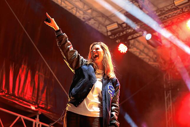 Bild 36: Campus Festival 2024 - Bilder von Juli, Juju und ihren Fans