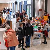 Viele Besucher nutzten den Tag der offenen Tür, um die neue Schule zu besichtigen. Die neue Mensa konnte auch gleich ihre Tauglichkeit ...