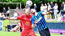 Derby am Ostermontag: Marco Weimann (links) ist mit dem FC Wallbach im Nachholspiel zu Gast bei der SG FC Wehr/Brennet und wird sich ...