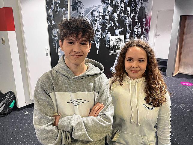 Die Schüler Noah Melich und Fiona Bailey vom Karl-Maybach-Gymnasium haben das Projekt vorangetrieben.