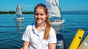 Lena Deike (21) beim Segeltraining in Friedrichshafen.