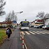 Wenn der Zug nicht fährt: Der Seehäsle-Bus fährt als Schienenersatz die Haltestelle Haselbrunnsteg an.