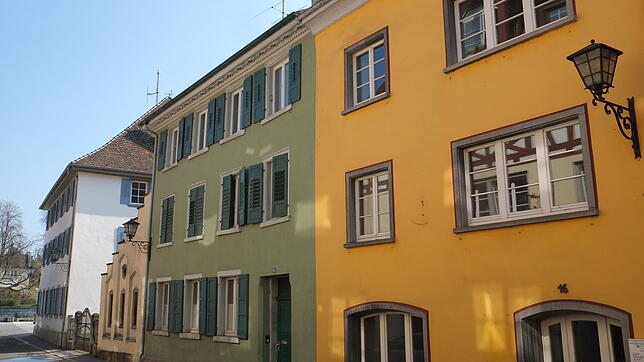 Der Eigentümer möchte die Gebäude 16 und 18 in der Hafenstraße abreisen und durch ein größeres Mehrfamilienhaus ersetzen. Die Stadt ...