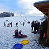 Der Haldenlift der Familie Senn in Wintersulgen steht in diesem Winter wegen der Corona-Pandemie still, reges Rodeltreiben ist auf dem ...