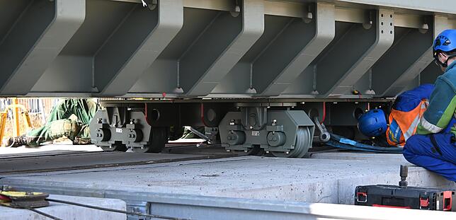 Bild 4: Trafotransport: So kommt der 300-Tonnen-Koloss nach Gurtweil zum Umspannwerk