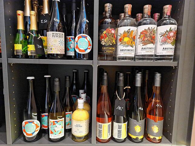 Alkoholfreie Gins in verschiedenen Geschmacksrichtungen, entalkoholisierte Weine und Sekte – die Nachfrage nach Drinks ohne ...