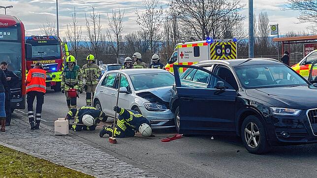 Am Montagmittag ist es auf der Riedstraße zu einem Verkehrsunfall mit zwei Fahrzeugen gekommen.
