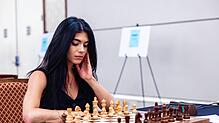 Mit Köpfchen nach Las Vegas: Die Überlinger Schachspielerin Priscilla DiLaura bei National Open am Brett.