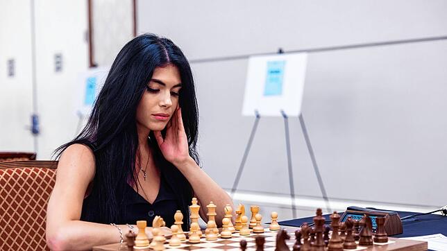 Priscilla DiLaura aus Überlingen sitzt am Schachbrett in Las Vegas. Sie nimmt dort an den National Open im Rahmen des Las Vegas ...