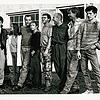 1987 posieren einige Künstler vor dem Umspannwerk, das in den folgenden vier Jahren zur Kreaktivzelle von Singen werden sollte. Das Bild ...
