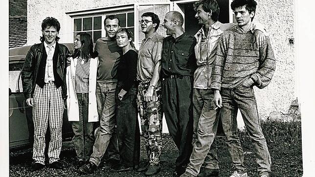 1987 posieren einige Künstler vor dem Umspannwerk, das in den folgenden vier Jahren zur Kreaktivzelle von Singen werden sollte. Das Bild ...