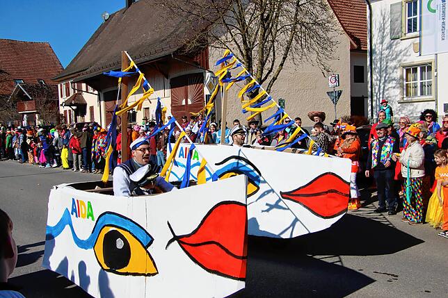 Bild 11: So bunt geht es beim Rosenmontagsumzug 2025 zu