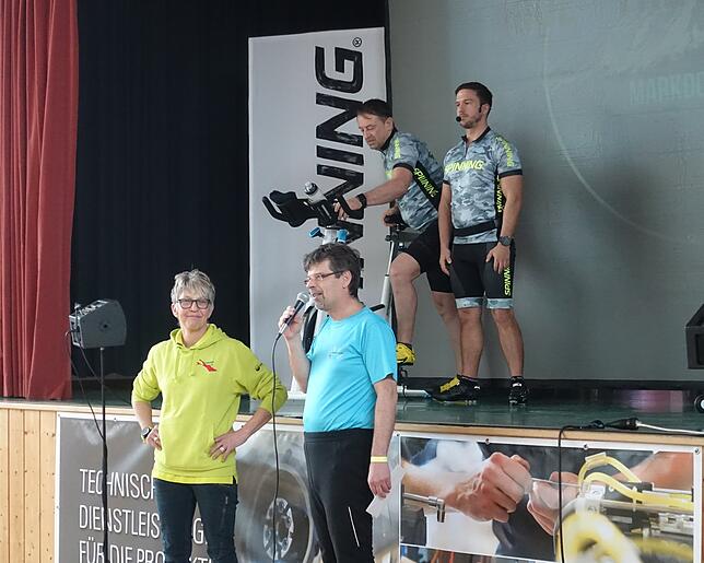 Bürgermeister Georg Riedmann eröffnet gemeinsam mit Monika Muehlberger den 10. Bodensee Spinning Marathon.