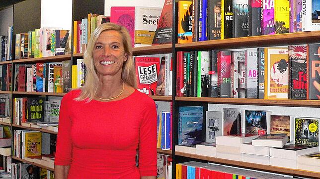 Anja Bauch, Inhaberin vom Bücherstübli in Waldshut, freut sich auch in diesem Jahr über den an sie verliehenen Deutschen ...
