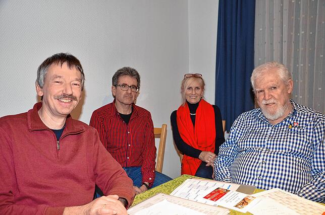 Der aktuelle Vorstand des Vereins der Münzen- Ansichtskarten- und Briefmarkenfreunde Blumberg-Donaueschingen (v.l. Jens Buckenberger ...