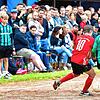 Volles Haus im Hinterhag: Rund 400 Zuschauer kamen zum SV Häg-Ehrsberg, der den Nachbarn FC Zell zum ersten Pflichtspiel der ...