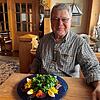 Gastronom Paul Späne hatte bis vor kurzem noch das Gericht &bdquo;Nüsslisalat in feiner Vinaigrette garniert mit geräucherter ...