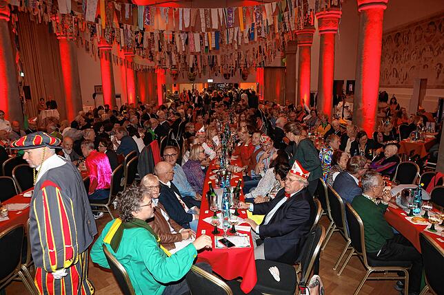 Bild 3: Viele bekannte Gesichter bei der Niederburg! Sie waren beim Fasnachtsauftakt dabei