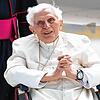 Der eremitierte Papst Benedikt XVI. befindet sich laut seinem Privatsekretär Georg Gänswein auf dem Weg der Besserung.