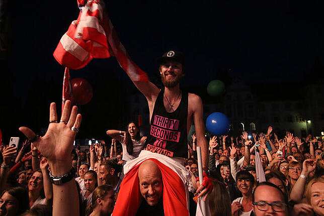 Bild 3: Bilder: Thirty Seconds to Mars rocken den Salemer Schlosspark