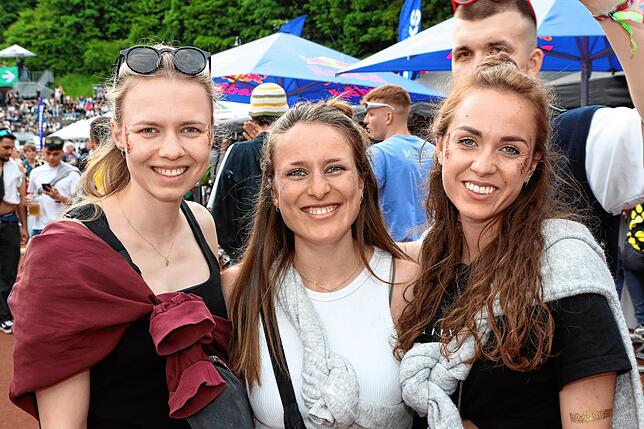 Bild 2: Im Stadion wird am zweiten Tag des Campus-Festivals nochmals aufgedreht