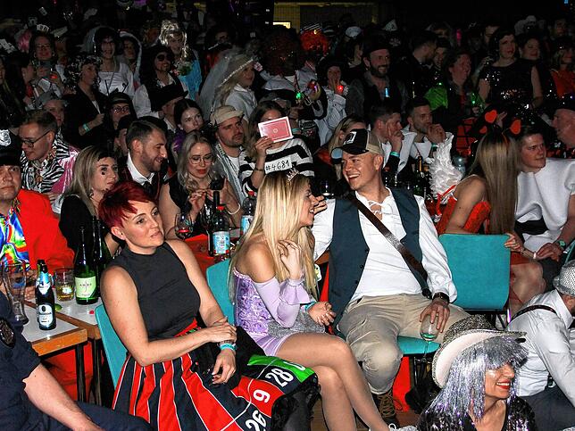 Bild 33: Viva Las Vegas &ndash; Bilder vom Holzhauerball im Milchwerk (2)