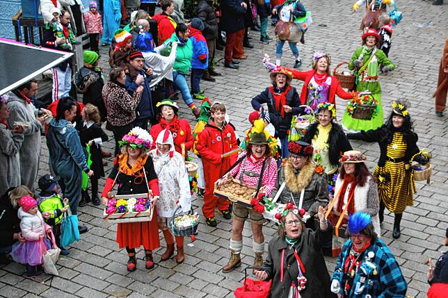 Umzug am Fasnetsmändig in Meßkirch: Die Gruppe der Altnarrenmütter.