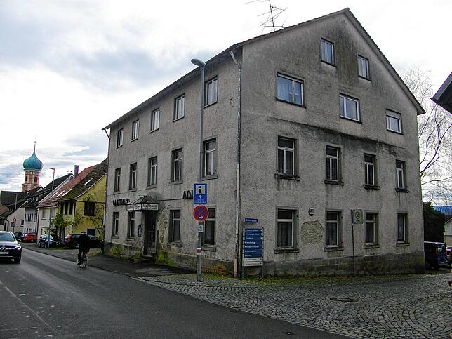Zu Beginn des neuen Jahres will der Bürgermeister im Gemeinderat diskutieren lassen, was aus dem ehemaligen Gasthaus Adler werden soll. ...