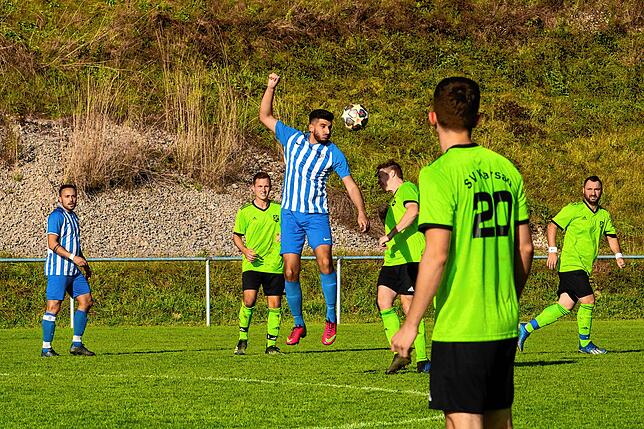 Bild 5: SV Karsau verteidigt die Tabellenspitze durch einen 4:2-Erfolg gegen Verfolger Spvgg. Wehr
