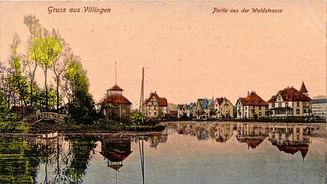 Diese Postkarte zeigt den Blick auf die Waldstraße, rechts das Waldschlößle.